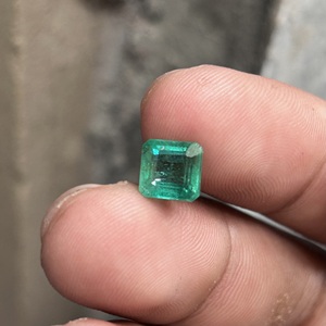 Esmeraldas Naturales de Zambia, Peso 2.50 Quilates, Gema de Esmeralda Natural de Zambia, Corte Octogonal Verde Intenso, Gema Suelta Facetada para Joyería - Product Image 2
