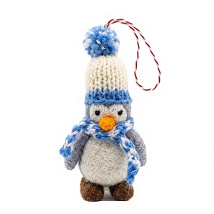 Décorations de Noël Premium Pingouin Écharpe Chapeau Petites Créations Artisanales 100% Laine Écologique Style Traditionnel Décoration Murale Intérieure - Product Image 2
