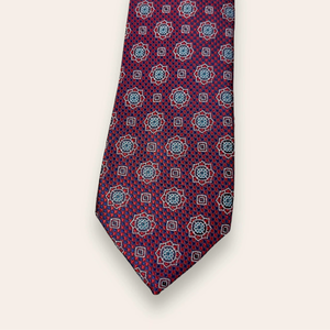 Corbata de Hombre Color Granate con Patrón Ornamental y Tacto de Seda |   Elegante Corbata de Diseño Jacquard Tejida para Bodas, Eventos Formales y Negocios, Ideal para Regalo - Product Image 3