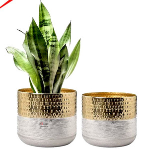 Hot Selling Elegant Design Black and Gold Finished <b>Unique</b> Shaped Flower <b>Vase</b> for Tabletop and Decoration Purpose Flower <b>Vase</b> - Product Image 4
