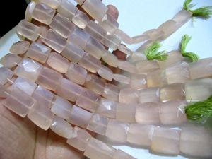 Quartz rose naturel, calcédoine, forme carrée, briolette, 12-16 mm, vendu par brin de 8 pouces - Product Image 1