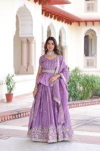 Ensemble Lehenga Choli de qualité supérieure pour les mariages, les festivals, les soirées et les célébrations traditionnelles, disponible à un prix abordable - Product Image 2