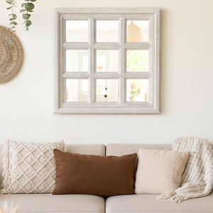 Miroir mural de style moderne pour intérieurs élégants, design en grille décorative avec un reflet lumineux et spacieux - Product Image 1