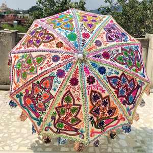 Parapluie traditionnel pliable en coton brodé d'éléphants, fait main en Inde, avec cadre en métal pour l'extérieur, la plage et le jardin - Product Image 5