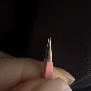 Ensemble professionnel de pinces à sourcils roses avec embouts inclinés et pointus, outil d'épilation en acier inoxydable avec étui en cuir PU - Product Image 3