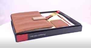 Ensemble cadeau d'affaires de luxe avec porte-clés en cuir PU, carnet et stylo métallique - Product Image 2