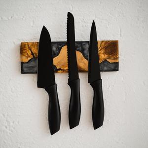 Porte-couteaux magnétique mural contemporain en résine violette et bois, support de rangement pour couteaux de cuisine de qualité supérieure - Product Image 5