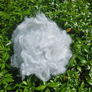 Fibre de polyester creuse blanche, fibre courte ignifuge, résistante à la chaleur, antistatique, matériau de rembourrage pour tissu non tissé - Product Image 1