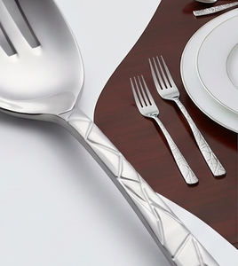 Ensemble de couverts modernes en acier inoxydable, faits main, écologiques, polis miroir, avec design gravé, pour les réceptions et les fêtes. - Product Image 2