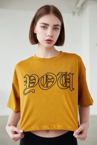 เสื้อยืดครอปท็อปผู้หญิง สีมัสตาร์ด คอกลม แขนสั้น พิมพ์ลายตัวอักษร ทรงหลวม สไตล์ลำลอง ผ้าฝ้ายเจอร์ซีย์ 100% สไตล์ฤดูใบไม้ผลิและฤดูร้อน - Product Image 3