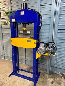 Prensa hidráulica de 20 toneladas fabricada en Vietnam para estampado y enderezamiento de acero y aluminio metalúrgico - Product Image 1