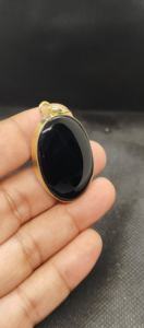 Collier plaqué or avec pendentif en onyx noir naturel serti, formes ovales, bijoux tendance avec breloques en laiton pour femmes - Product Image 3