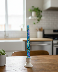 Bougie conique peinte à la main avec raisins violet foncé et feuilles émeraude, en cire de soja et de paraffine, parfum floral, faite à la main pour mariages et Noël - Product Image 1