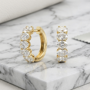 Pendientes de Aro Huggie con Diamantes Cultivados en Laboratorio de Oro Amarillo, Corte Ovalado de 2.00CTW, Engaste de Puntas Compartidas, Pequeños y Delicados, para Mujer, Regalo de Boda, Fiesta - Product Image 3