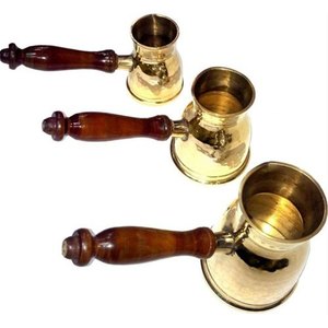 หม้อกาแฟตุรกีทำมือพร้อมด้ามจับไม้ ราคาขายส่งถูกจากโรงงานโดยตรง สำหรับชงและเทกาแฟ - Product Image 1