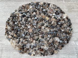 Vente en gros de copeaux d'agate en quartz rutile poli, cristal concassé 3-5 mm pour la décoration intérieure et les fêtes par AMAYRA CRYSTALS EXPORTS INDIA - Product Image 3