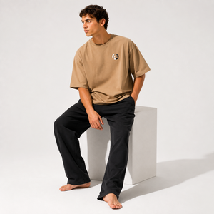 T-shirt oversize stylé pour homme, en tissu doux et résistant, coupe ample et toucher confortable, idéal pour le streetwear et les sports. - Product Image 5