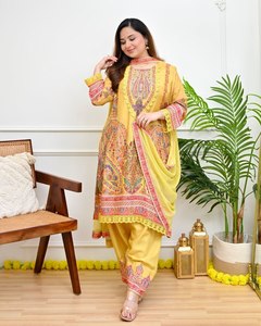 Kurti Tradicional de Tela Maslin Premium, Sin Arrugas, con Forro Completo, Bordado Intrincado, Apliques de Espejo con Aspecto Real, Trabajo con Hilos Finos - Product Image 1