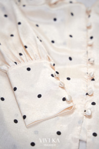 Camisa Casual de Verano para Mujer, con Estampado de Puntos, Manga Larga, Cuello Camisero con Abertura, Corte Holgado, 100% Poliéster, Marca VIVI KA de Vietnam - Product Image 5