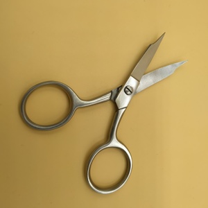 Ensemble de ciseaux de beauté à lame droite en acier inoxydable, emballage personnalisé en gros, avec poignée en plastique, pour sourcils, poils du nez, manucure et maquillage - Product Image 3