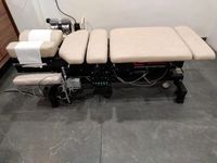 Table de Traitement Chiropratique Robuste à Hauteur Réglable - Table d'Ajustement Professionnelle à Cinq Sections avec Contrôle de l'Élevation par Pédale