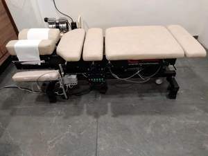 Table de Traitement Chiropratique Robuste à Hauteur Réglable - Table d'Ajustement Professionnelle à Cinq Sections avec Contrôle de l'Élevation par Pédale - Product Image 3