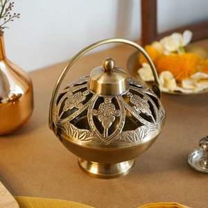 Brûleur d'encens métallique artisanal écologique avec base stable conçue pour éviter le basculement, idéal pour l'encens indien de qualité supérieure et la diffusion de parfums domestiques. - Product Image 6