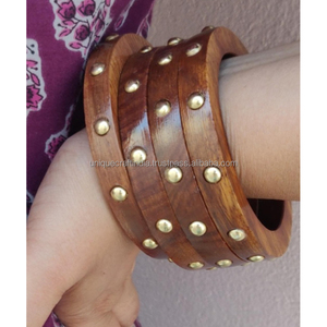 Bracelets en bois à motif de serrure avec perle en argent détaillant des bijoux modernes artisanaux pour les grossistes et les magasins de détail exportateurs - Product Image 4