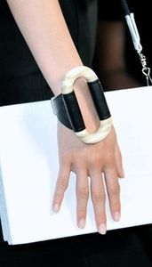 กำไลเรซิ่นทำมือ พิมพ์ลายดิจิทัล สีพื้น งานแฮนด์เมดคุณภาพสูง เครื่องประดับแฟชั่นสำหรับผู้หญิง ขายส่ง ส่งออก - Product Image 3
