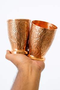 Verre en cuivre conique le plus vendu pour la maison et l'hôtel, livré avec des accessoires de boisson en cuivre pur à prix raisonnable - Product Image 4