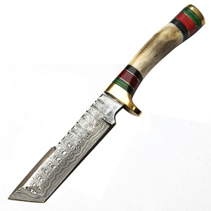 Cuchillo de caza de acero de Damasco con hoja de punta caída, mango de hueso e incrustaciones coloridas para uso en exteriores - Product Image 1