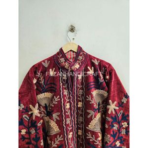 Chaqueta de Terciopelo Bordada para Mujer, Cuello Mandarín, Estampado Floral, Prenda de Invierno Hecha a Mano - Product Image 4