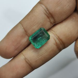 Émeraude octogonale verte de 7,91 carats provenant de Zambie, pierre précieuse non montée - Product Image 1