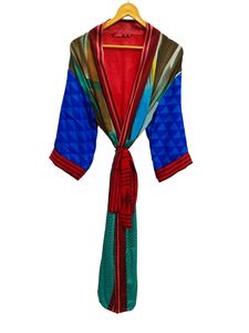 ของขวัญสำหรับเธอ เสื้อคลุมกิโมโนแบบปะติดปะต่อ ชุดคลุมบิกินี่ ชุดนอน เสื้อคลุมยาว งานแฮนด์เมดสไตล์อินเดีย วินเทจ ทำจากผ้าไหมซารีรีไซเคิล - Product Image 2