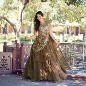 Conjunto de Lehenga Choli de Tela de Mármol de Diseño con Bordado de Lentejuelas y Hilos, Falda Amplia y Dupatta Lista para Usar - Product Image 1