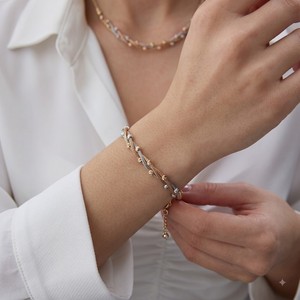 Bracelet minimaliste plaqué or rose pour femme, bijoux à porter au quotidien, design simple avec accents de perles - Product Image 3