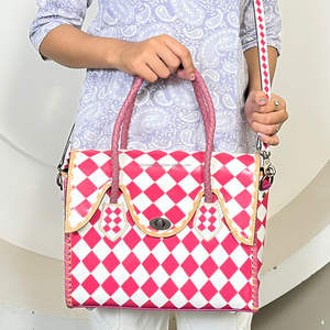Bolso Tote de Cuero Hecho a Mano, Diseño a Cuadros Rosa y Blanco, Elegante Bolso de Mano para Mujer, Bolso Bandolera, Bolso de Viaje, Bolso de Trabajo - Product Image 4