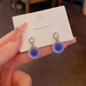 Pendientes de Acrílico Esmerilado Mate con Diseño Redondo Minimalista de la Mejor Calidad, en Forma de Bola de Cristal, para Mujer, para Fiestas y Eventos, en Venta - Product Image 1