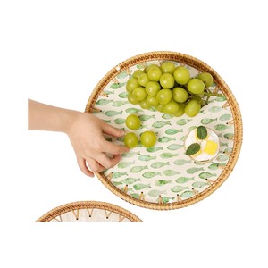 Bandeja Artesanal de Ratán con Incrustaciones de Conchas para Decoración de Interiores - Product Image 4