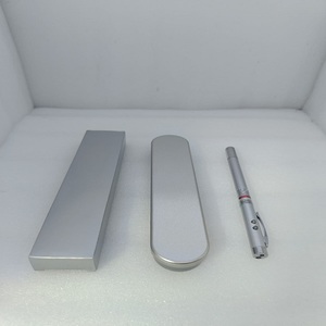 Stylo multifonction professionnel 5 en 1 avec pointeur laser, lampe torche LED, antenne extensible et outil de ramassage magnétique - Product Image 4