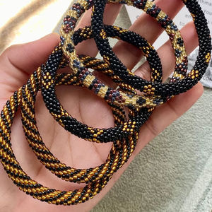 Pulsera de ganchillo con cuentas de cristal bohemias, brazalete circular con patrón tribal, joyería para mujer, regalo de verano para la playa. - Product Image 1