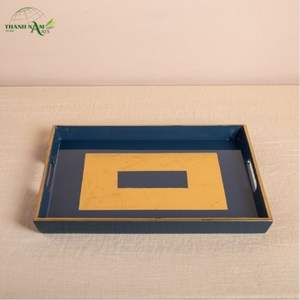 Plateau de service en bambou laqué fait main, écologique, avec accent doré, personnalisable et portable pour la restauration et l'usage domestique - Product Image 1