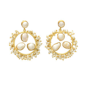 Pendientes de Perlas Naturales de Agua Dulce Blancas Ostra, con Alambre, Latón Chapado en Oro de 24K, Hechos a Mano, Estilo Vintage Cristiano, Diseño Irregular, para Mujer - Product Image 1