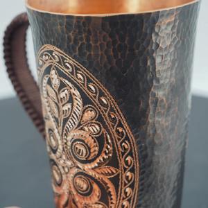 Mug de luxe noir gravé, idéal pour les occasions spéciales, les réceptions, le service des invités et la dégustation à la maison, ou comme cadeau. - Product Image 3
