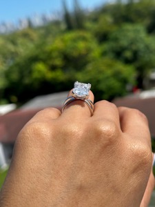 Anillo de Compromiso de Lujo con Diamante Cultivado en Laboratorio de 6.00 Quilates, Corte Radiante, Color E, Certificado IGI, Oro de 14K, Doble Banda Moderna - Product Image 2