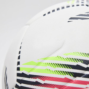 Ballons de football en cuir PU coloré et durable pour l'entraînement en salle, cousus à la machine, taille 3, modèle S-900, pour adultes, personnalisables, fabriqués au Pakistan - Product Image 3