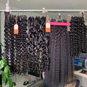 Perruque Premium de trame faisceaux eau bouclée avec fermeture, dentelle frontale brillante et rebondissante cheveux bruts humains - Product Image 1