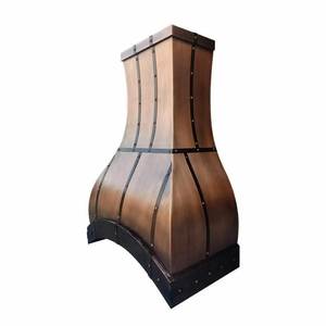 Campana extractora de cobre premium para la ventilación de cocinas modernas de lujo con un diseño elegante y acabado artesanal. - Product Image 3