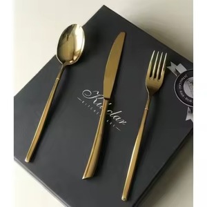 Ensemble de couverts en laiton doré de luxe, collection élégante d'ustensiles de table, vaisselle haut de gamme pour réception de mariage - Product Image 1