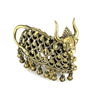 Objet de prière hindou en laiton artisanal divin, 7x4 pouces, représentant une déesse vache paon, pour la maison, le bureau, décoration tendance Diwali, Inde - Product Image 2